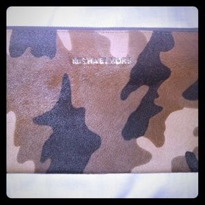 Brand new Michael Kors Wristlet Purse